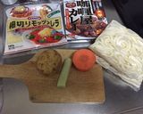 レトルトで簡単に☆チーズカレーうどん作り方1写真