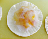 冷凍していた餃子の皮をリメイク☆林檎パイ作り方5写真