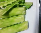 ブロッコリーの芯炒め ベーコンと卵風味作り方1写真