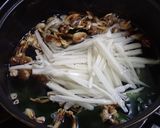 天然エノキダケ、蓮根、乾燥ワカメの味噌汁作り方6写真
