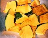 栗かぼちゃの煮物 いんげんひき肉でそぼろ作り方1写真