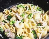 鶏肉とブロッコリーのレモンクリームパスタ作り方4写真