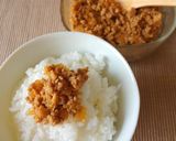 ピリ辛そぼろといり卵の二色丼作り方5写真