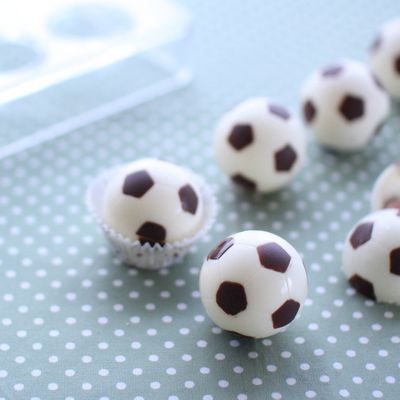 サッカーボールトゥインクルチョコレート by かっぱ橋浅井商店
