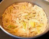 白菜とえのきのコンソメ作り方3写真