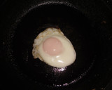 超簡単、うっすらピンクの半熟目玉焼き作り方2写真
