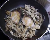 簡単✧焼いたブリとキノコの酒蒸し作り方2写真