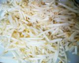 風邪の季節に、栄養満点ニンニクスープ作り方5写真