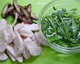 簡単！春菊とエビしんじょうの生姜炒め作り方1写真