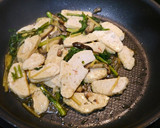 簡単！春菊とエビしんじょうの生姜炒め作り方3写真
