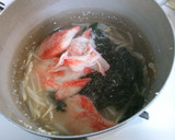 簡単♪もやしとカニカマわかめの中華スープ作り方3写真
