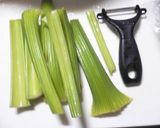 セロリだけ♪セロリの塩漬け♪カリッポリ♪作り方1写真