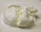 ブッラータ　アンチョビオイルソースがけ作り方1写真