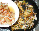 鶏もも肉とシメジの豆板醤炒め♪作り方10写真