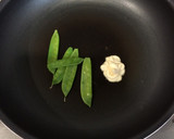 お弁当に簡単5分★絹さやとツナの卵とじ作り方1写真