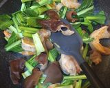 エビと小松菜と生キクラゲの中華炒め作り方3写真