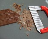 材料２つ☆レンジで簡単チョコクランチ作り方1写真