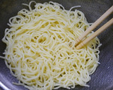 簡単！しらす昆布野菜炒めの焼きそば作り方1写真