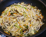 簡単！しらす昆布野菜炒めの焼きそば作り方2写真