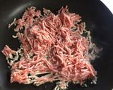 豚ミンチと糸コンニャクの豆板醤炒め作り方1写真