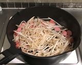 ピリ辛もやしとウインナー炒め【時短簡単】作り方3写真
