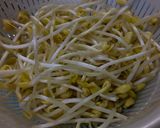 豆もやしとさつま芋と玉ねぎのスープ。作り方1写真