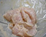 簡単！ムネ肉ピカタ(オーロラチーズ風味)作り方1写真