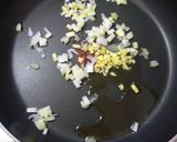 きゅうりと鶏の皮のアーモンド味噌炒め☆彡作り方3写真