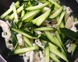 きゅうりと鶏の皮のアーモンド味噌炒め☆彡作り方4写真