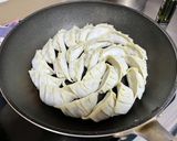 ニラたっぷり餃子　羽根付き作り方5写真