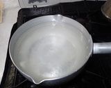 厚切ソーセージのマヨ焼ポーチドエッグ載せ作り方2写真