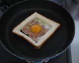 ぱぱっと朝ごはん＊ベーコンエッグパン作り方3写真