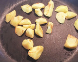 塩辛風味♬タコとじゃがバターの炒めもの作り方2写真