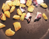 塩辛風味♬タコとじゃがバターの炒めもの作り方3写真