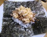 鶏そぼろと炒り卵のおにぎらず作り方5写真