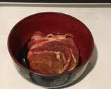 食卓の定番！豚肉のしょうが焼き作り方1写真