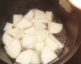 牛乳嫌いでも【カブとニラのミルクスープ】作り方1写真