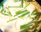 牛乳嫌いでも【カブとニラのミルクスープ】作り方2写真