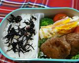 お弁当にハムin目玉焼き ఠఠ̲!作り方7写真