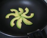 アボカドの即席ピザ作り方1写真