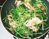 豆苗と豚肉の中華炒め作り方2写真