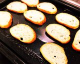 ブルーチーズ林檎ハニー♪のメルバトースト作り方1写真
