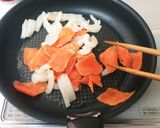簡単!イカと鮭の味噌マヨ炒め作り方4写真