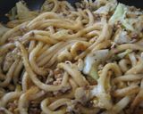 ひき肉とキャベツで！焼きうどんバター醤油作り方4写真