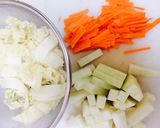 手羽元とたっぷり野菜の食べるスープ★作り方1写真