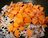 豚ネック入り野菜炒め、カレー味。作り方3写真