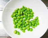 梅がアクセント☆おつまみ枝豆スティック作り方2写真