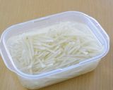 じゃがいもと魚肉ソーセージでナポリタン風作り方1写真