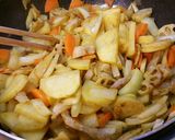 豚ネック入り野菜炒め、カレー味。作り方6写真