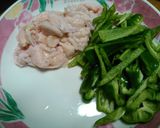 鳥皮とピーマンの料理作り方1写真